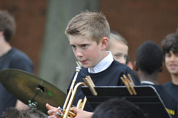 5823