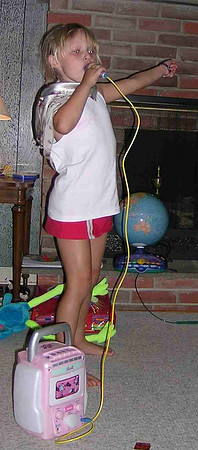 Victoria the Singer 71206 04