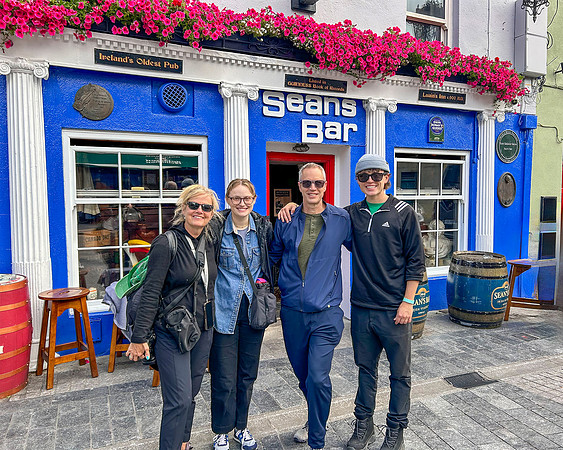 Seans Bar Athlone 8-9-24 011